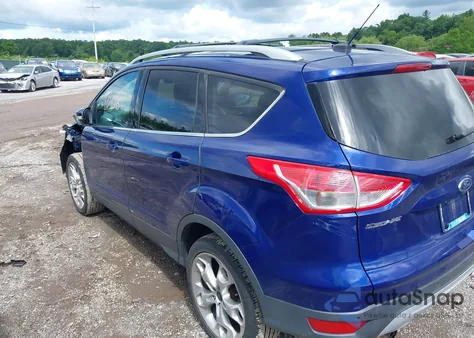 2013 Ford Escape Titanium z USA, uszkodzony, nr VIN 1FMCU0J95DUD37885